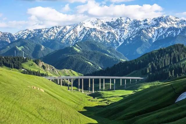 新疆,中华民族多元一体格局的历史见证与影响